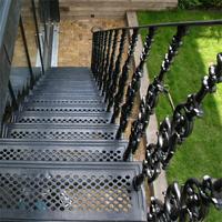 Escalier droit compact pour extérieur, escalier métallique pour maison, marches en acier galvanisé, design d'escalier