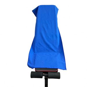 Serviette de sport en microfibre à séchage rapide avec poche zippée, magnétique, personnalisable avec logo, en suède, pour la gym et le fitness - Product Image 1