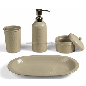 Lot de 4 accessoires de salle de bain en métal martelé avec une finition de qualité supérieure, parfaits pour une organisation et une décoration élégantes - Product Image 2