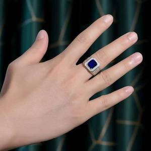 แหวนผู้ชายพลอยไพลินสีน้ำเงินธรรมชาติจากศรีลังกา 6.69 กะรัต ยี่ห้อ SGARIT Fine Jewelry ทองคำแท้ 18K ประดับเพชรด้านข้าง 0.571 กะรัต - Product Image 5