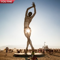Sculpture de ballerine grandeur nature YOUFINE en acier inoxydable poli miroir, statue métallique de femme dansante pour art de plage et place publique