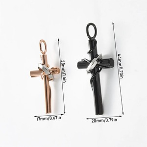 Ciondolo a croce in acciaio inossidabile per uomo e donna, colore oro rosa nero, ciondoli a forma <span class=keywords><strong>di</strong></span> croce dell'amore, regali <span class=keywords><strong>di</strong></span> gioielli per anniversario - Product Image 6
