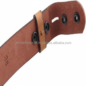 เข็มขัดคาวบอยทำจากหนังวัวแท้ลายนูนลายดอกไม้, เข็มขัดหนังวัวสไตล์ตะวันตก - Product Image 1