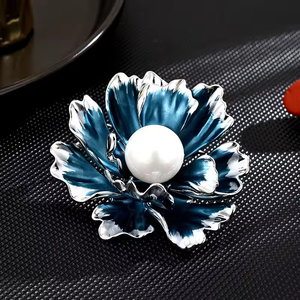 Moda ropa joyería cobre rodio plateado esmalte flor Perla sintética broche - Product Image 3