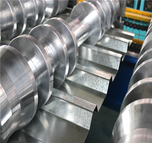 <span class=keywords><strong>Machine</strong></span> voor het maken van gegalvaniseerde plaatvloeren, metaaldakbedekking, rolvorming, gesloten type, logistiek park vloerdek rolvormmachine - Product Image 3