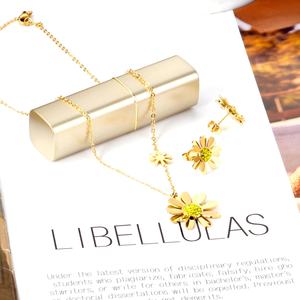 Ensemble de bijoux en gros en acier inoxydable, boucles d'oreilles et pendentif tendance motif floral pour femmes, parures de bijoux dorés imposants - Product Image 2