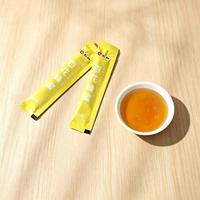 Machine d'emballage VFFS pour liquides et pâtes avec trémie agitateur, film plastique motorisé, haute précision, portable, pour sachets individuels de miel