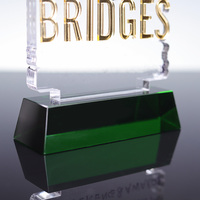Trophées acryliques personnalisés pour petit pont Prix de conception créative en gros pour plaques
