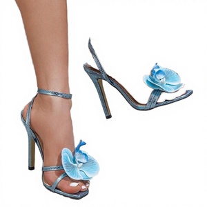 Sandales à talons hauts pour femmes, bleues, à bout carré et ouvert, avec bride cheville et lanières croisées à l'arrière, style stiletto, de créateur - Product Image 4