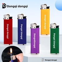 Briquet à roue à silex moderne en plastique rechargeable avec logo personnalisé pour cigarettes - Vente en gros