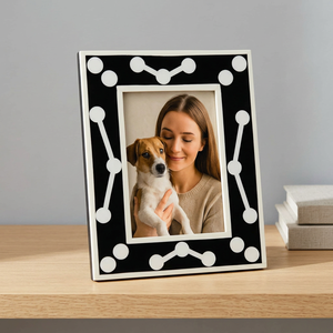Marco de Fotos Geométrico Moderno en Blanco y Negro, de Resina, Vertical, con Soporte de Cabecera, para Escritorio, Personalizable - Product Image 1