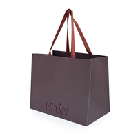 Sac fourre-tout de luxe en papier kraft brun foncé avec logo en feuille d'or personnalisé, recyclable, pour vêtements, avec poignées en ruban
