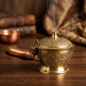 Mabkhara artisanale en laiton avec un travail de gravure Jaali complexe pour la combustion d'encens traditionnel et l'aromatisation de la maison - Product Image 6