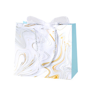 Poignée de ruban de luxe Emballage de magasinage de boutique Sacs cadeaux en papier fourre-tout européens imprimés personnalisés avec logo - Product Image 1