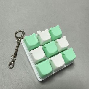 พวงกุญแจคีย์แคปพลาสติกแบบสั่งทำขายส่ง พร้อมไฟ LED บรรเทาความเครียด ของเล่นคลิกเกอร์คลายเครียด - Product Image 2