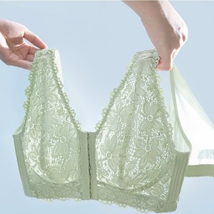 Conjunto de sujetador sexy de encaje fino para uso diario para mujer, tallas grandes C D E, con diseño hueco, transparente, sin costuras y con tirantes ajustables. - Product Image 5