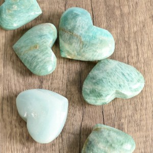 Venta al por mayor de piedras de palma talladas en forma de corazón de cristal pulido, corazón de amazonita para regalo de Feng Shui - Product Image 3