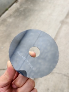 <span class=keywords><strong>Lame</strong></span> de scie circulaire en carbure cémenté de qualité supérieure avec revêtement PVD pour la découpe du béton et du métal, disponible en OEM - Product Image 1