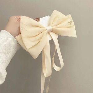 Fashionable, luxurious French retro velvet tassel hair <b>clip</b>, elegant autumn/winter trending niche hair accessory - Product Image 3