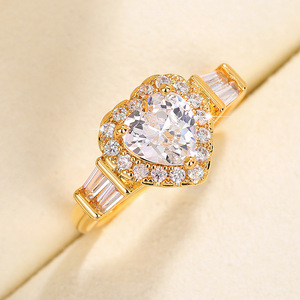 Anello di Fidanzamento con Cuore Scintillante in Zirconia per Donne, Regalo Romantico per Proposta di Matrimonio, Gioiello da Dito - Product Image 1