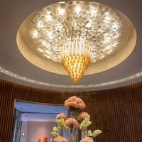 Lustre en verre personnalisé en forme de feuille de lotus-goutte d'eau pour hall d'hôtel, bureau de vente, salle d'exposition, éclairage suspendu