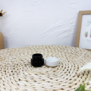 Venta al por mayor 2oz 50ml 20g Olor a prueba de niños Negro Blanco Frascos de vidrio con tapas CR para el paquete de alimentos - Product Image 3