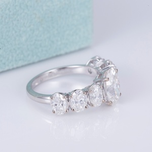 Anillo de Compromiso y Matrimonio Ovalado de Moissanita DEF de Oro Blanco de 14K Messi Jeweley MSR-563 - Product Image 3