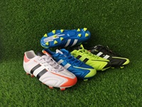 Chaussures de football pour hommes de haute qualité avec coupe mi-haute TPU Marque personnalisée Dernier design pour les sports d'hiver et d'été Matériel de la semelle intérieure Maille PU