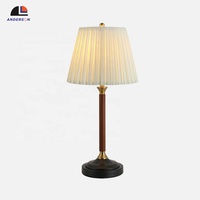 Lampe de table moderne de luxe à LED pour la maison, le restaurant, le bureau, la chambre à coucher, la décoration nordique, avec un revêtement en tissu d'usine