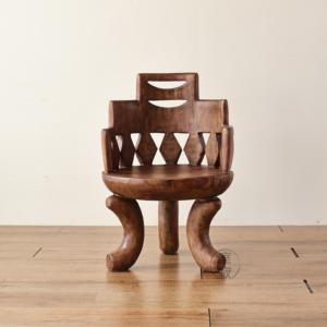 Sedia in Legno Massello Naturale Stile Arte Africana Poltrona Artigianale Etnica con Motivi Intagliati per Decorazione Casa e Caffè - Product Image 4