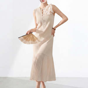 Vestido midi informal para mujer con bordado floral, sin mangas, cuello redondo, corte recto y acampanado, transpirable, con volantes y cuello mandarín. - Product Image 1