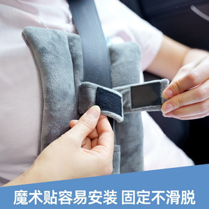 Almohada de hombro para cinturón de seguridad de coche, acolchado suave gris para mayor comodidad al conducir y uso postoperatorio - Product Image 2