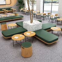 Ensemble de mobilier contemporain et commercial en cuir et bois pour restaurants, cafés, hôtels et salles à manger, comprenant bancs, canapés, banquettes, tables et chaises