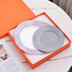 Ensemble de 2 assiettes de luxe modernes en porcelaine fine européenne, incrustées d'or, écologiques, avec coffret cadeau – Meilleures ventes - Product Image 4