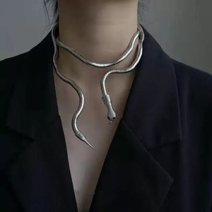<span class=keywords><strong>Collier</strong></span> Serpent Enroulé Personnalisé Style Cool Européen et Américain pour Filles, Accessoires Tendances pour Femmes et Hommes ALWJ-062 - Product Image 2