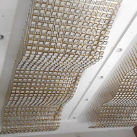 Lustre LED modulaire personnalisé non standard en forme de ligne de pêche, avec courbes ondulées et cubes assemblés, pour plafond suspendu en fer