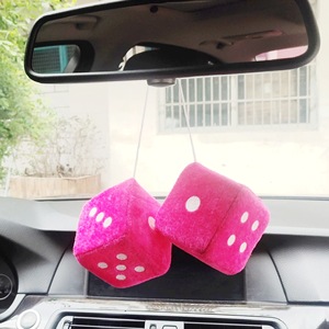 Pendentif en peluche Fuzzy Dice, ornement doux et rembourré pour la décoration intérieure du véhicule, suspendoirs pour rétroviseur de voiture - Product Image 5