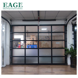 Porte <span class=keywords><strong>de</strong></span> <span class=keywords><strong>garage</strong></span> personnalisable en alliage d'aluminium 24x24 <span class=keywords><strong>de</strong></span> haute qualité Porte en verre <span class=keywords><strong>de</strong></span> style industriel fini pour les villas Caractéristique antivol - Product Image 3