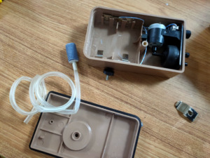 BOYU D-200 배터리 작동 플라스틱 수족관 공기 펌프 물고기 탱크 사용 - Product Image 5