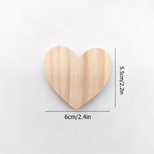 Nuevo adorno de madera de pino en forma de corazón para decoración transfronteriza, bloque de madera cortado con láser, adorno decorativo de virutas de madera DIY. - Product Image 2