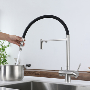 Rubinetto da Cucina per Acqua Calda in Acciaio Inox 304, Miscelatore Tre-in-Uno per Acqua Calda e Fredda con Tubo Flessibile in Silicone Nero - Product Image 2