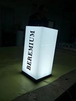 Boîte à lumière publicitaire acrylique lettre ronde panneaux double face base métallique blister led boîte à lumière Halo Lit Logo boîte à lumière