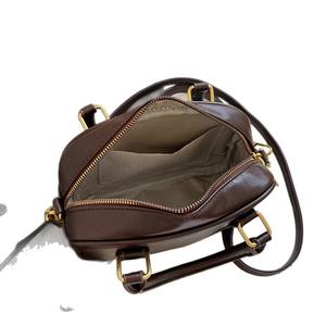 Bolso de Mano Retro Versátil para Mujer, Otoño/Invierno 2025, Minimalista, Casual, de Hombro y Cruzado, Tipo Almohada, para el Trabajo y el Transporte Diario - Product Image 3