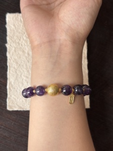 สร้อยข้อมือลูกปัดอเมทิสต์ดีไซน์คลาสสิกสำหรับผู้หญิง ประดับจี้รูปหัวใจ สื่อถึงความรักนิรันดร์ ทันสมัย - Product Image 5