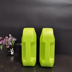 Bouteille d'huile moteur <span class=keywords><strong>en</strong></span> plastique vert de 4 litres (1 gallon), bidon vide avec poignée - Product Image 4