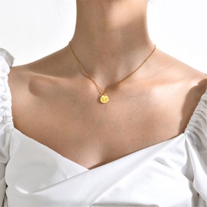 สร้อยคอจี้รูปผีเสื้อชุบทองคำ ดีไซน์มินิมอล ทำจากสแตนเลสสตีล - Product Image 2