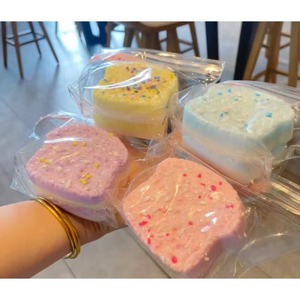 Juguete Antiestrés de Plastilina Extra Gruesa con Textura Ultra Suave, para Apretar y Divertirse, en Forma de Pastel Tostado, Venta al por Mayor - Product Image 1
