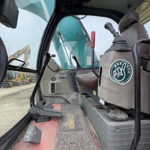 Excavadora Kobelco SK135SR/SK135UR de Segunda Mano con Bomba Hidráulica, 13 Toneladas, en Excelentes Condiciones de Trabajo, Diseño Compacto de Cola Corta, Resistente - Product Image 3