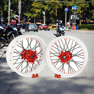 Roues de moto complètes Supermoto en alliage d'aluminium de 17 pouces personnalisées en usine pour les modèles <span class=keywords><strong>Beta</strong></span> <span class=keywords><strong>RR</strong></span> Exc 2012 2023 <span class=keywords><strong>250</strong></span> de 450 - Product Image 1