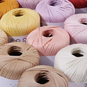 Vente en gros de fil de <span class=keywords><strong>raphia</strong></span> 100% coton rayonne doux et lisse pour crocheter des sacs et des chapeaux de paniers tricotés à la main - Product Image 3